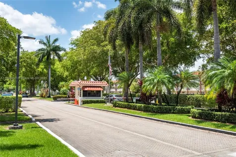 9823 S Hollybrook Lake Drive Pembroke Pines FL 33025