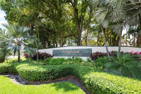 9823 S Hollybrook Lake Drive Pembroke Pines FL 33025
