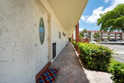 9823 S Hollybrook Lake Drive Pembroke Pines FL 33025