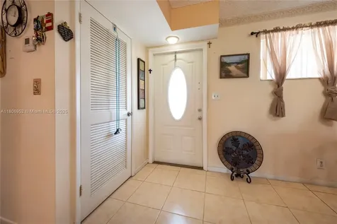 9823 S Hollybrook Lake Drive Pembroke Pines FL 33025