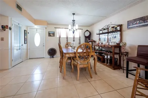 9823 S Hollybrook Lake Drive Pembroke Pines FL 33025