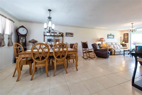 9823 S Hollybrook Lake Drive Pembroke Pines FL 33025