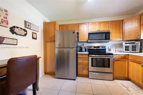 9823 S Hollybrook Lake Drive Pembroke Pines FL 33025