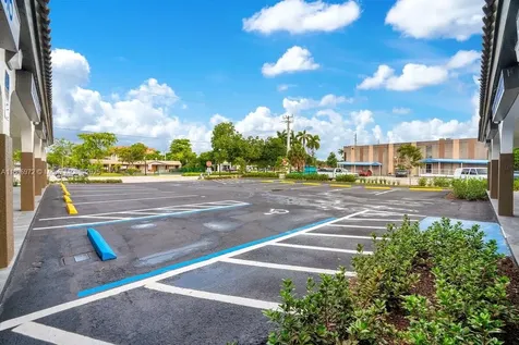 1100-04 Sunset Strip Sunrise FL 33313