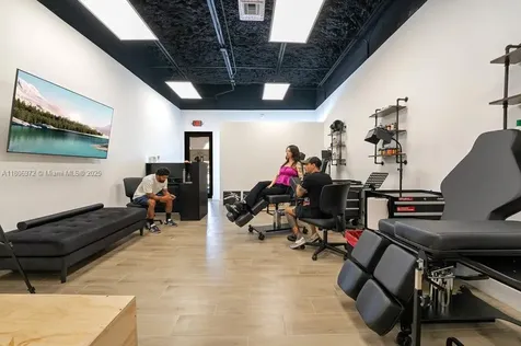 1100-04 Sunset Strip Sunrise FL 33313