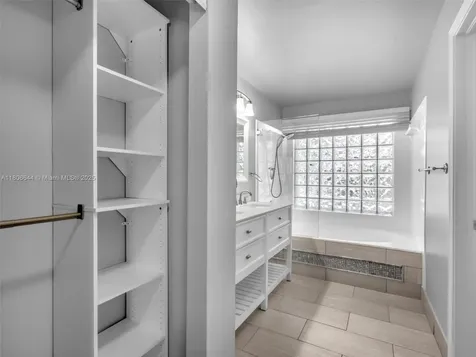 2124 W Discovery Circle W Deerfield Beach FL 33442
