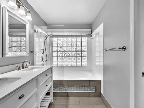 2124 W Discovery Circle W Deerfield Beach FL 33442
