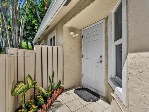 2124 W Discovery Circle W Deerfield Beach FL 33442