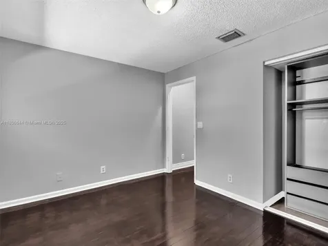2124 W Discovery Circle W Deerfield Beach FL 33442
