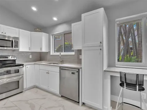 2124 W Discovery Circle W Deerfield Beach FL 33442