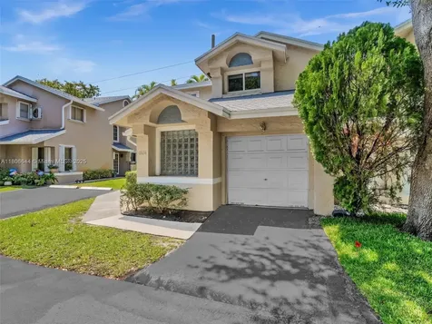 2124 W Discovery Circle W Deerfield Beach FL 33442