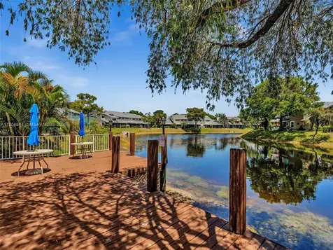 2124 W Discovery Circle W Deerfield Beach FL 33442