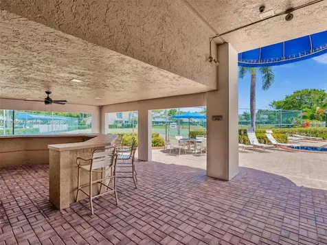 2124 W Discovery Circle W Deerfield Beach FL 33442
