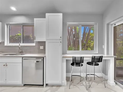 2124 W Discovery Circle W Deerfield Beach FL 33442