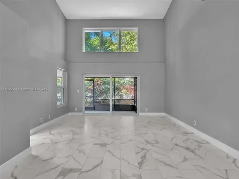 2124 W Discovery Circle W Deerfield Beach FL 33442