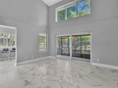 2124 W Discovery Circle W Deerfield Beach FL 33442