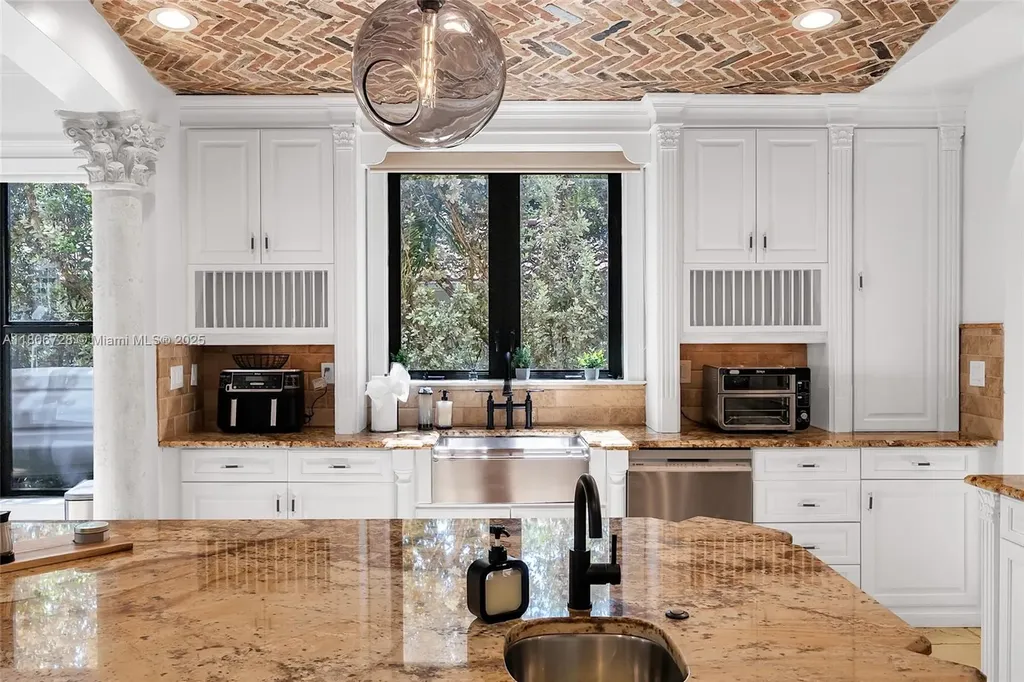 1011 Rhodes Villa Avenue Delray Beach FL 33483