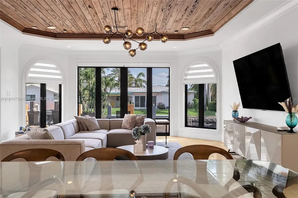 1011 Rhodes Villa Avenue Delray Beach FL 33483