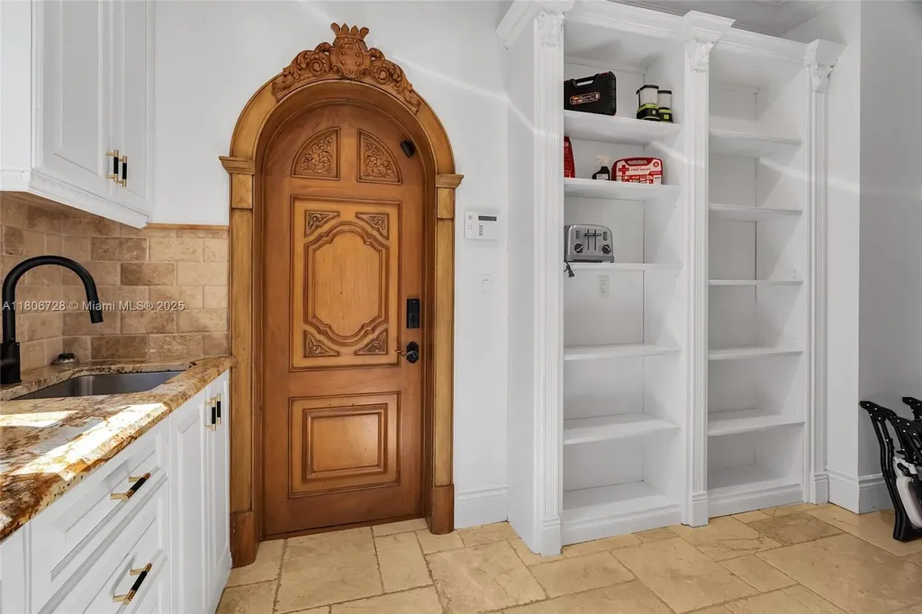 1011 Rhodes Villa Avenue Delray Beach FL 33483