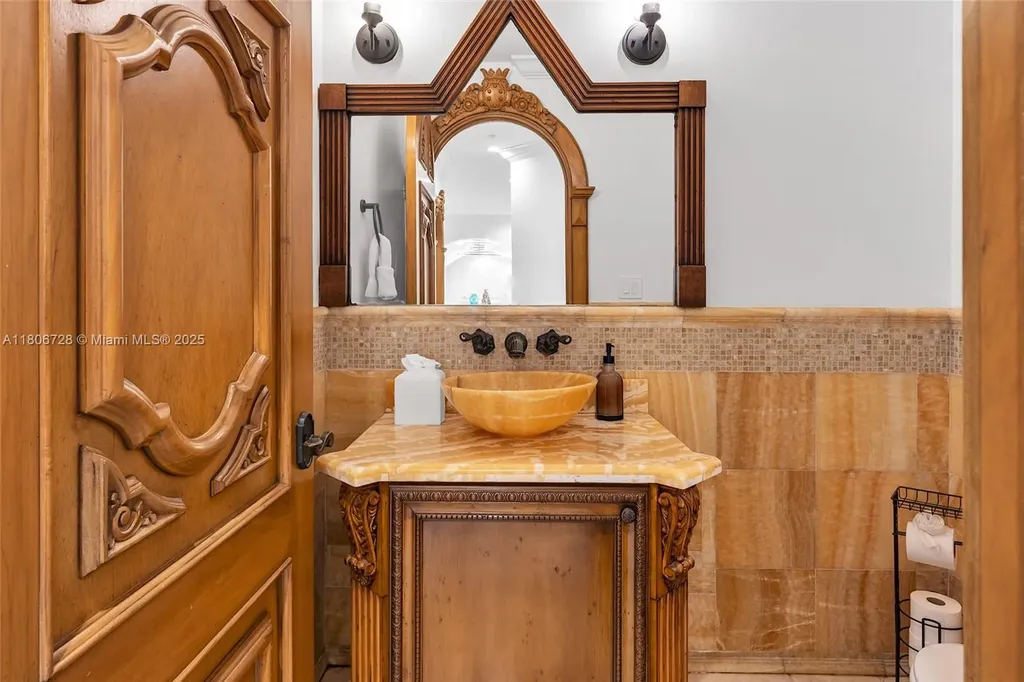 1011 Rhodes Villa Avenue Delray Beach FL 33483