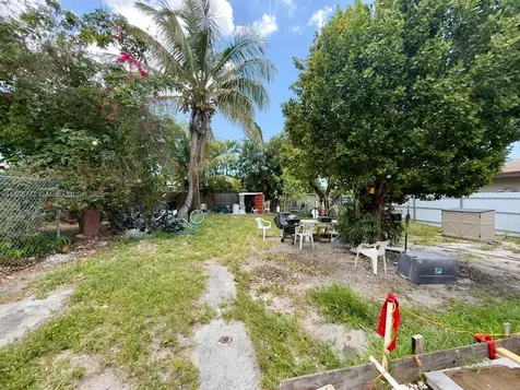 285 NW 50th Avenue Miami FL 33126