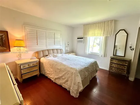2040 N Hibiscus Drive North Miami FL 33181