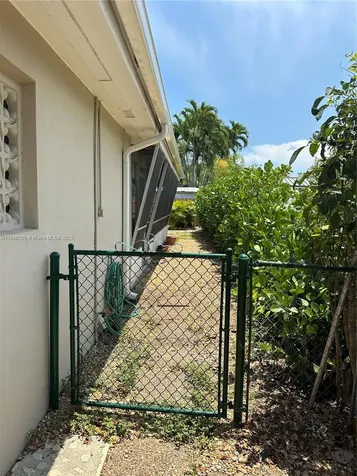 2040 N Hibiscus Drive North Miami FL 33181