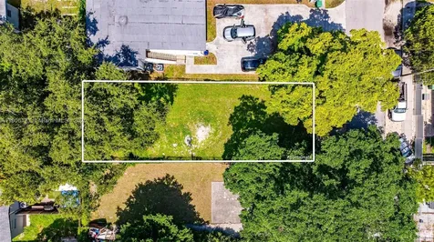 2133 NW 48th Street Miami FL 33142