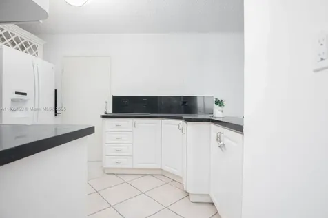 5555 Collins Avenue Miami Beach FL 33140