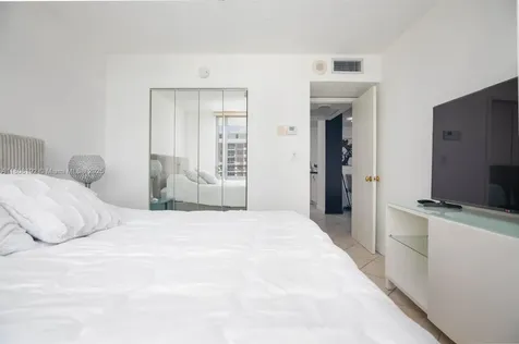 5555 Collins Avenue Miami Beach FL 33140