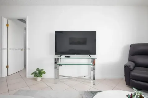 5555 Collins Avenue Miami Beach FL 33140