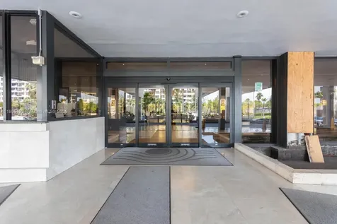 5555 Collins Avenue Miami Beach FL 33140