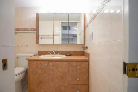 5555 Collins Avenue Miami Beach FL 33140