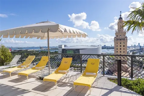 159 NE 6th Street Miami FL 33132