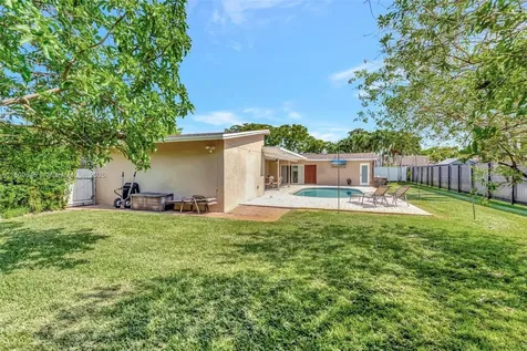 651 E Lake Dasha Drive Plantation FL 33324