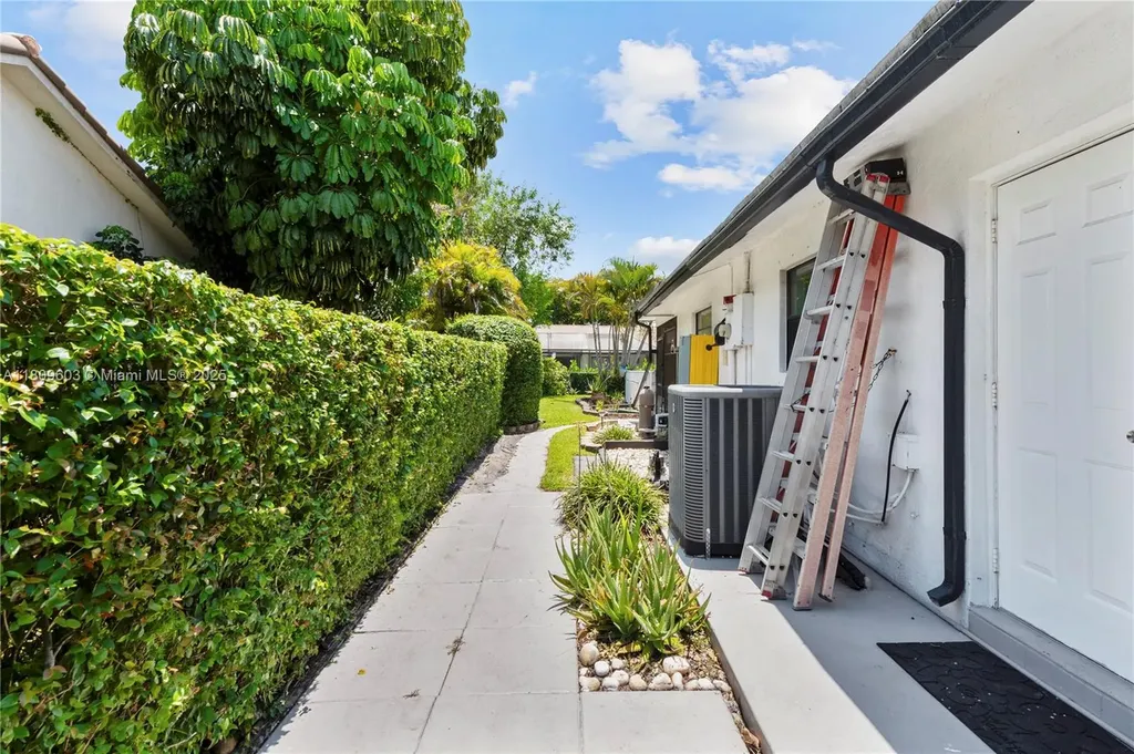 988 NW 110th Avenue Coral Springs FL 33071