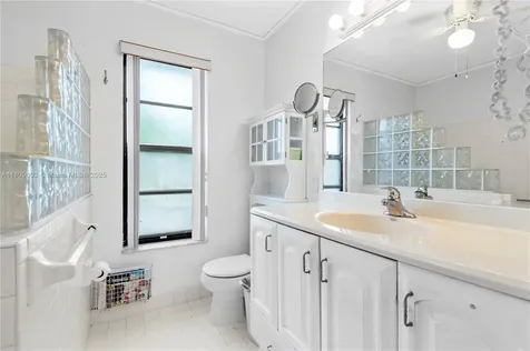 988 NW 110th Avenue Coral Springs FL 33071