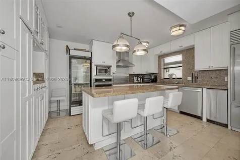 201 Knollwood Drive Key Biscayne FL 33149