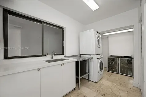 201 Knollwood Drive Key Biscayne FL 33149