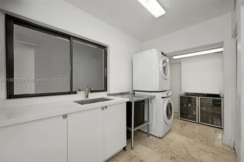 201 Knollwood Drive Key Biscayne FL 33149