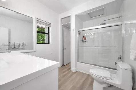 201 Knollwood Drive Key Biscayne FL 33149