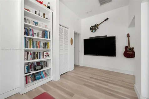 201 Knollwood Drive Key Biscayne FL 33149