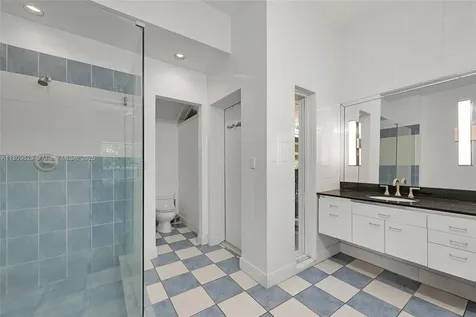201 Knollwood Drive Key Biscayne FL 33149