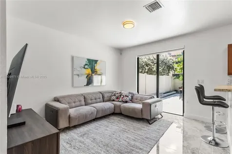 3336 W 91st Terrace Hialeah FL 33018