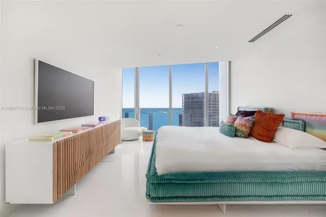 300 Biscayne Blvd Way Miami FL 33131