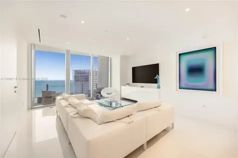 300 Biscayne Blvd Way Miami FL 33131
