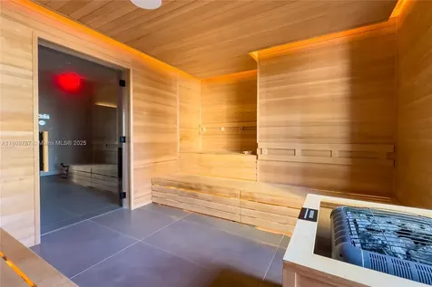 159 NE 6th Street Miami FL 33132