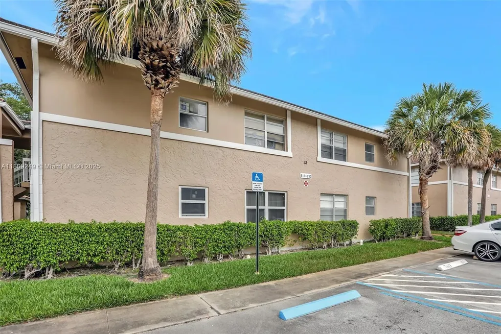 826 Twin Lakes Drive Coral Springs FL 33071