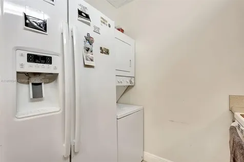 826 Twin Lakes Drive Coral Springs FL 33071