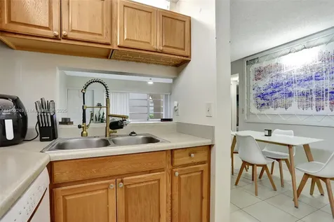 826 Twin Lakes Drive Coral Springs FL 33071